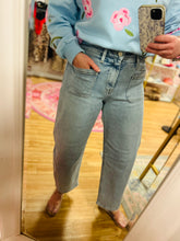 Load image into Gallery viewer, Superb High Rise Barrel Denim