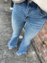 Load image into Gallery viewer, Jane Frayed Bottom Denim